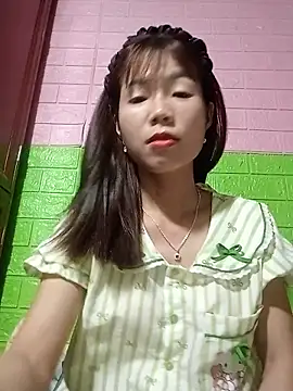 Snapshot of AmyLinee01 chatting on June 3, 2026, 3:39 pm AmyLinee01 online show from June 3, 2026, 3:39 pm