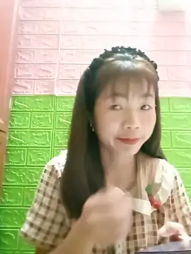 Snapshot of AmyLinee01 chatting on June 24, 2026, 12:15 pm AmyLinee01 online show from June 24, 2026, 12:15 pm