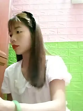 Snapshot of AmyLinee01 chatting on June 30, 2026, 11:44 am AmyLinee01 online show from June 30, 2026, 11:44 am