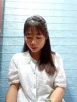Snapshot of AmyLinee01 chatting on August 2, 2026, 11:41 am AmyLinee01 online show from August 2, 2026, 11:41 am
