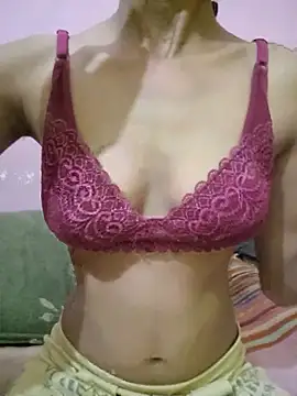 Curvy Amyra online show from May 11, 2026, 6:05 pm