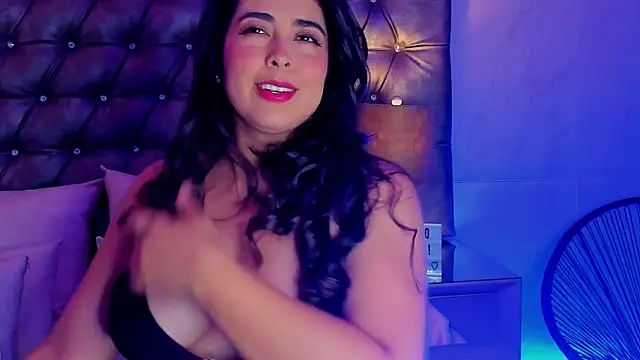 Snapshot of Sofia-Venegas chatting on May 6, 2026, 6:13 pm Sofia-Venegas online show from May 6, 2026, 6:13 pm