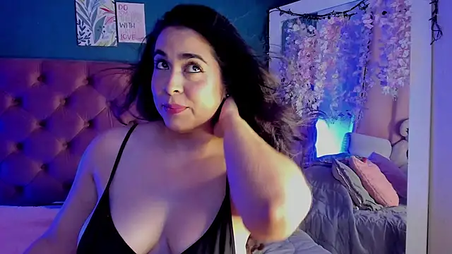 Snapshot of Sofia-Venegas chatting on July 6, 2026, 11:18 pm Sofia-Venegas online show from July 6, 2026, 11:18 pm