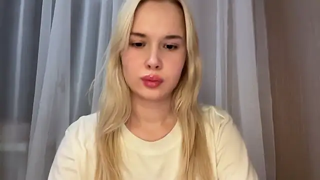 cutie chloee online show from April 20, 2026, 5:05 pm