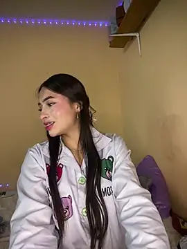 Itze Mua online show from April 14, 2026, 12:49 am