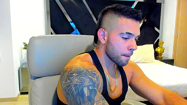 Raytorres online show from July 12, 2026, 12:23 am