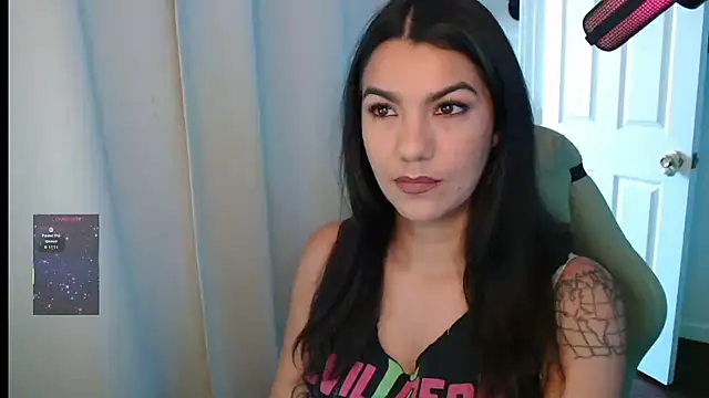 Snapshot of sweetRoxie chatting on May 15, 2026, 1:01 am sweetRoxie online show from May 15, 2026, 1:01 am