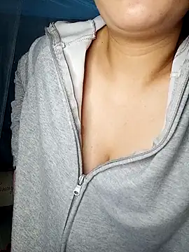 Snapshot of -Lomymy- chatting on March 26, 2026, 6:19 am -Lomymy- online show from March 26, 2026, 6:19 am