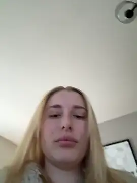 EloiseeUKK online show from March 25, 2026, 7:14 am