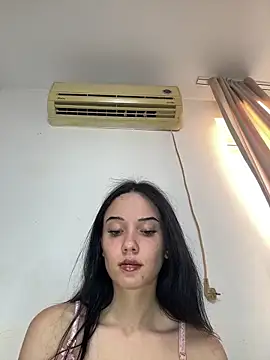 Snapshot of icedrosemarye chatting on June 16, 2026, 5:15 pm icedrosemarye online show from June 16, 2026, 5:15 pm