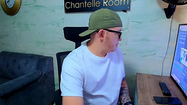 maximo daddy online show from April 24, 2026, 12:40 pm