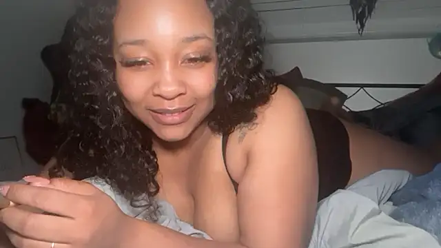 Snapshot of Yourmommysilk chatting on March 27, 2026, 12:05 pm Yourmommysilk online show from March 27, 2026, 12:05 pm