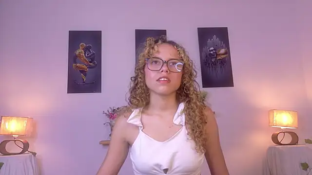 Snapshot of lia_valmont_01 chatting on June 13, 2026, 7:12 pm lia valmont 01 online show from June 13, 2026, 7:12 pm