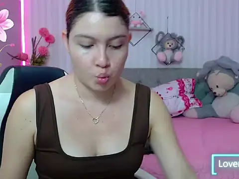 Snapshot of honey-blossom chatting on April 21, 2026, 4:23 pm honey-blossom online show from April 21, 2026, 4:23 pm