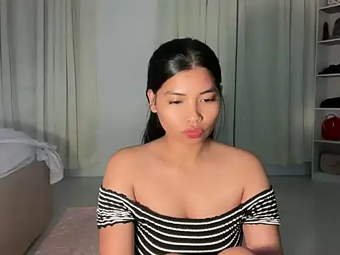 Snapshot of zafarina_18 chatting on March 31, 2026, 2:50 pm zafarina 18 online show from March 31, 2026, 2:50 pm