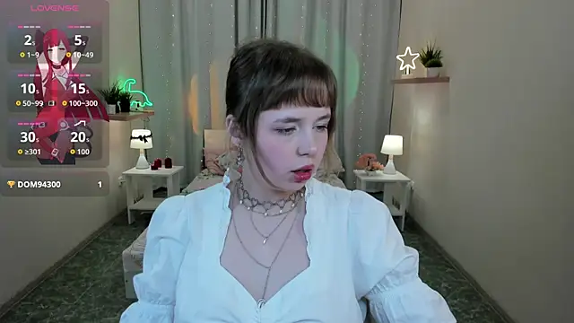 Snapshot of LeonaHicks chatting on April 9, 2026, 6:41 am LeonaHicks online show from April 9, 2026, 6:41 am