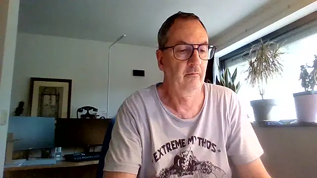 Snapshot of HotLucas66 chatting on June 25, 2026, 3:05 pm HotLucas66 online show from June 25, 2026, 3:05 pm