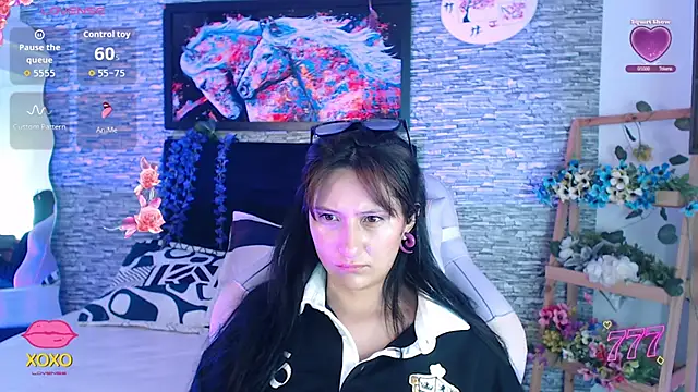 Snapshot of eyes_moonn chatting on June 19, 2026, 11:58 am eyes moonn online show from June 19, 2026, 11:58 am