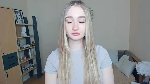 VioletteClaire online show from May 24, 2026, 7:57 am