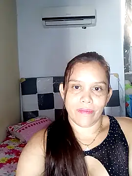 Snapshot of alexandra-queen chatting on April 28, 2026, 7:08 pm alexandra-queen online show from April 28, 2026, 7:08 pm