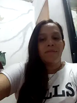 Snapshot of alexandra-queen chatting on May 2, 2026, 10:04 pm alexandra-queen online show from May 2, 2026, 10:04 pm