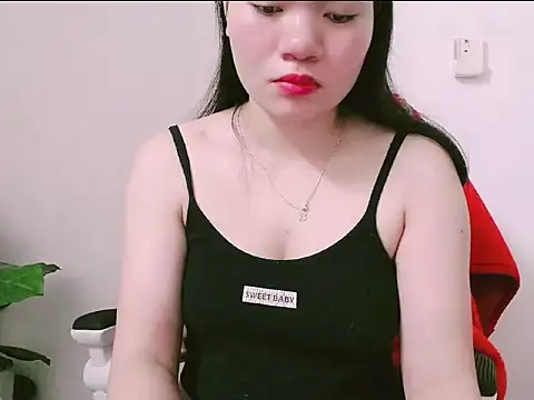 Snapshot of Suhynxx chatting on April 12, 2026, 10:04 pm Suhynxx online show from April 12, 2026, 10:04 pm