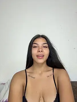 Crissdesire online show from July 19, 2026, 2:10 pm