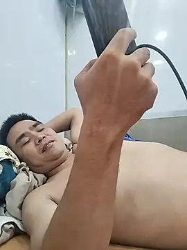 Snapshot of Tinh_love chatting on June 22, 2026, 12:13 pm Tinh love online show from June 22, 2026, 12:13 pm