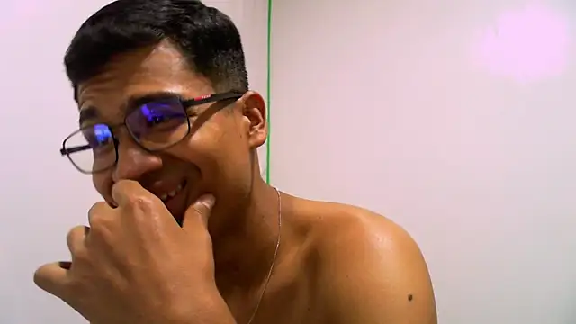 Snapshot of ThiagoVega_ chatting on April 30, 2026, 3:46 am ThiagoVega online show from April 30, 2026, 3:46 am