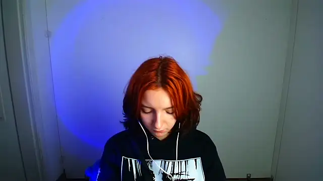 Snapshot of Butterfly_Milly chatting on May 14, 2026, 1:18 pm Butterfly Milly online show from May 14, 2026, 1:18 pm