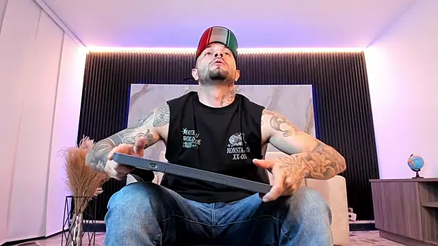 Snapshot of NICK_OWEEN26 chatting on March 25, 2026, 11:33 pm NICK OWEEN26 online show from March 25, 2026, 11:33 pm