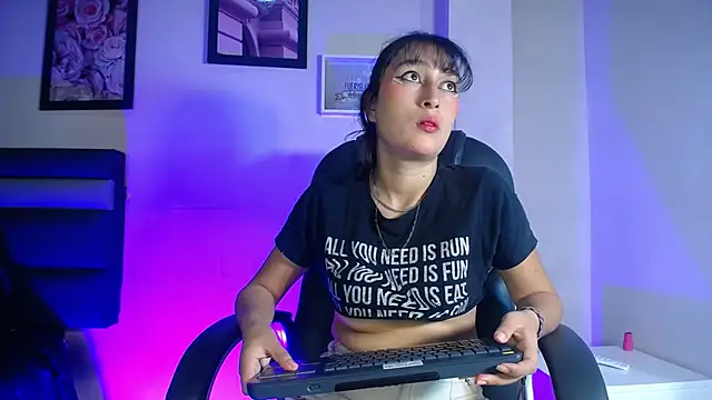 Snapshot of Fenixx_19 chatting on March 26, 2026, 11:27 am Fenixx 19 online show from March 26, 2026, 11:27 am