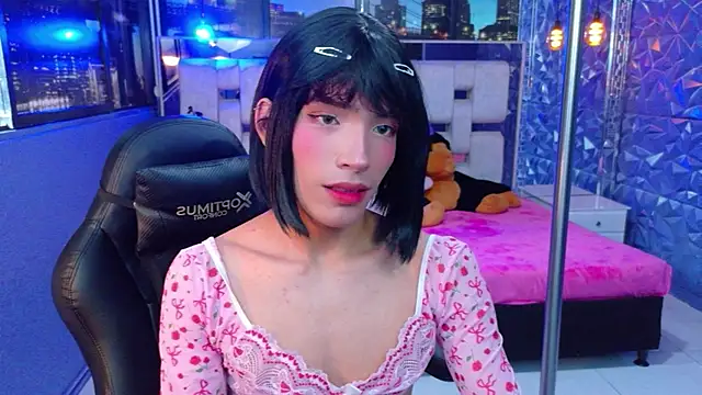 Snapshot of IsaacNovaa chatting on June 10, 2026, 8:19 pm IsaacNovaa online show from June 10, 2026, 8:19 pm