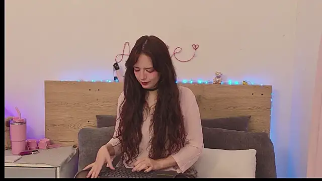 Sweet Alice S online show from May 7, 2026, 9:03 am