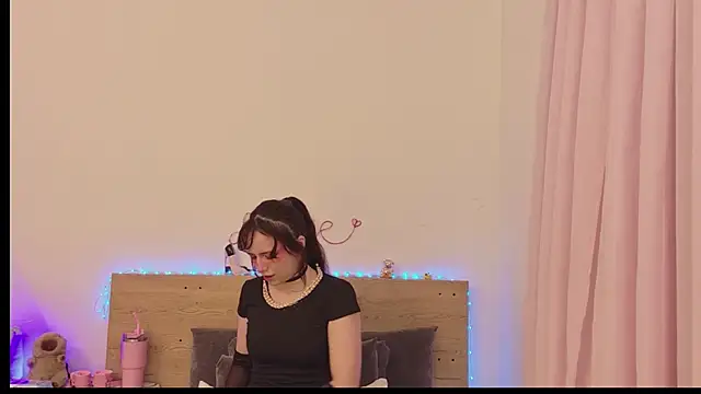 Sweet Alice S online show from May 8, 2026, 9:03 am