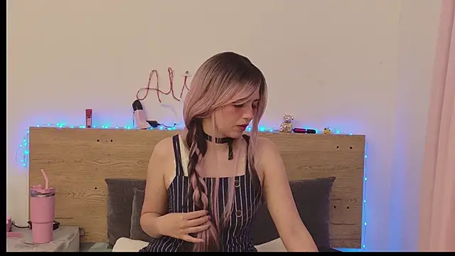 Sweet Alice S online show from May 9, 2026, 9:14 am