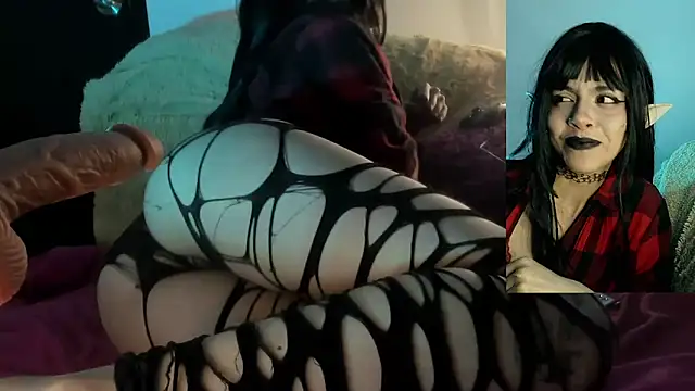 Snapshot of Nyxara- chatting on April 10, 2026, 11:42 pm Nyxara- online show from April 10, 2026, 11:42 pm