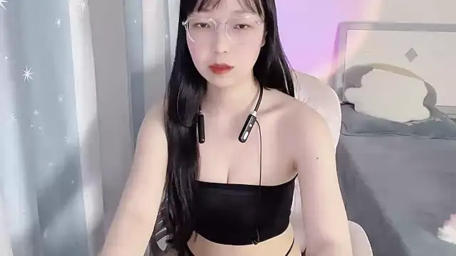 Snapshot of Anya-2026 chatting on April 15, 2026, 11:17 am Anya-2026 online show from April 15, 2026, 11:17 am