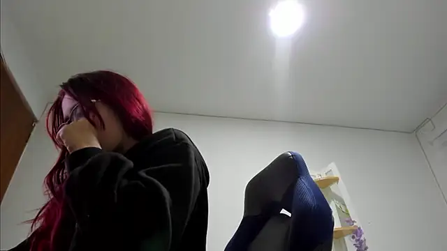 Snapshot of Sara_Red_X chatting on March 30, 2026, 7:31 am Sara Red X online show from March 30, 2026, 7:31 am