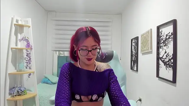 Snapshot of Sara_Red_X chatting on April 22, 2026, 3:31 am Sara Red X online show from April 22, 2026, 3:31 am