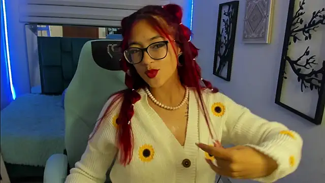Sara Red X online show from June 14, 2026, 3:19 am