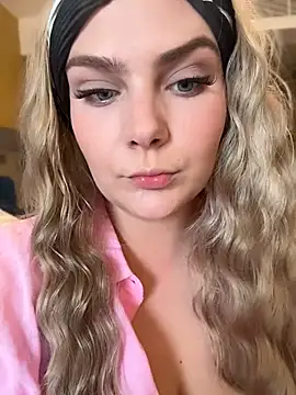Blonde Cougar online show from June 3, 2026, 1:46 pm