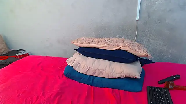 kinkynaghty online show from June 24, 2026, 12:37 pm