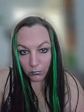 Snapshot of Queenemerald chatting on July 6, 2026, 4:09 pm Queenemerald online show from July 6, 2026, 4:09 pm