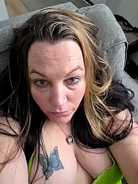 Snapshot of Queenemerald chatting on July 8, 2026, 5:06 pm Queenemerald online show from July 8, 2026, 5:06 pm
