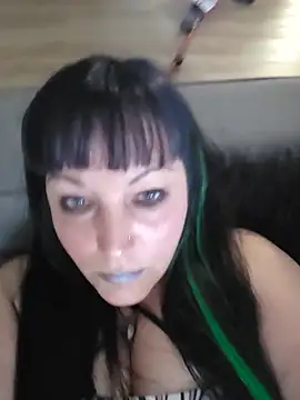 Snapshot of Queenemerald chatting on July 13, 2026, 6:44 pm Queenemerald online show from July 13, 2026, 6:44 pm