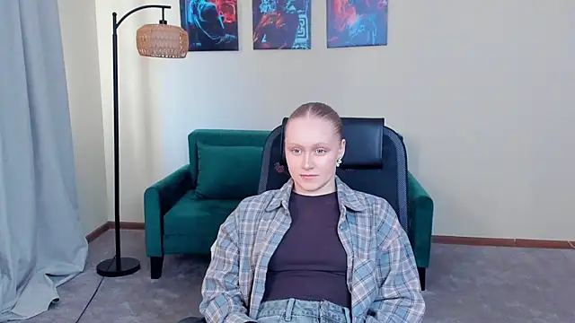 VestaBowmer online show from March 28, 2026, 10:04 am