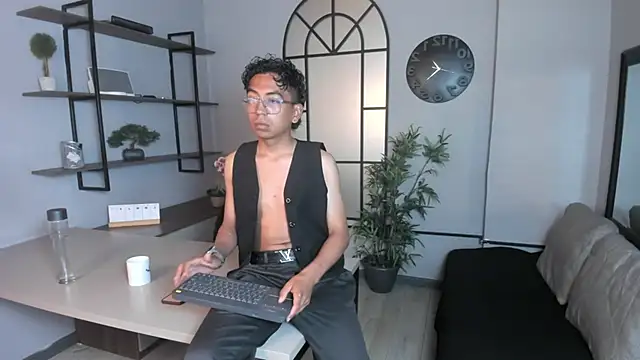 Snapshot of mike_salaz chatting on March 27, 2026, 7:36 am mike salaz online show from March 27, 2026, 7:36 am