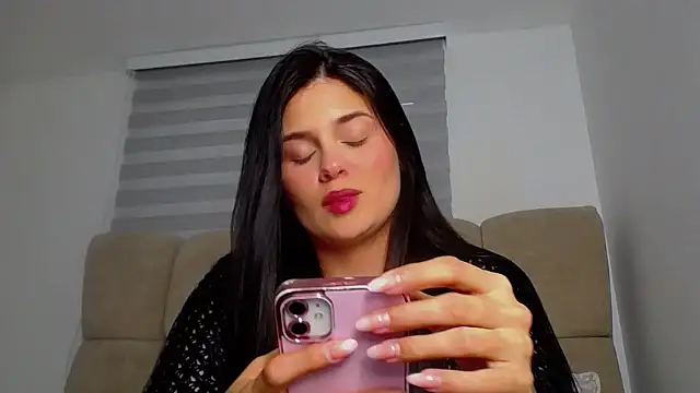 Snapshot of SofiaBanks_ chatting on April 20, 2026, 10:11 pm SofiaBanks online show from April 20, 2026, 10:11 pm