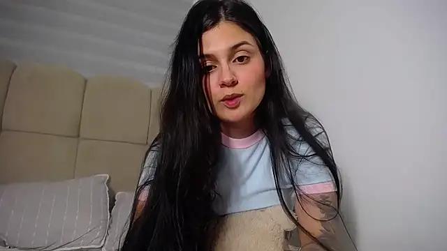 Snapshot of SofiaBanks_ chatting on April 27, 2026, 11:25 pm SofiaBanks online show from April 27, 2026, 11:25 pm